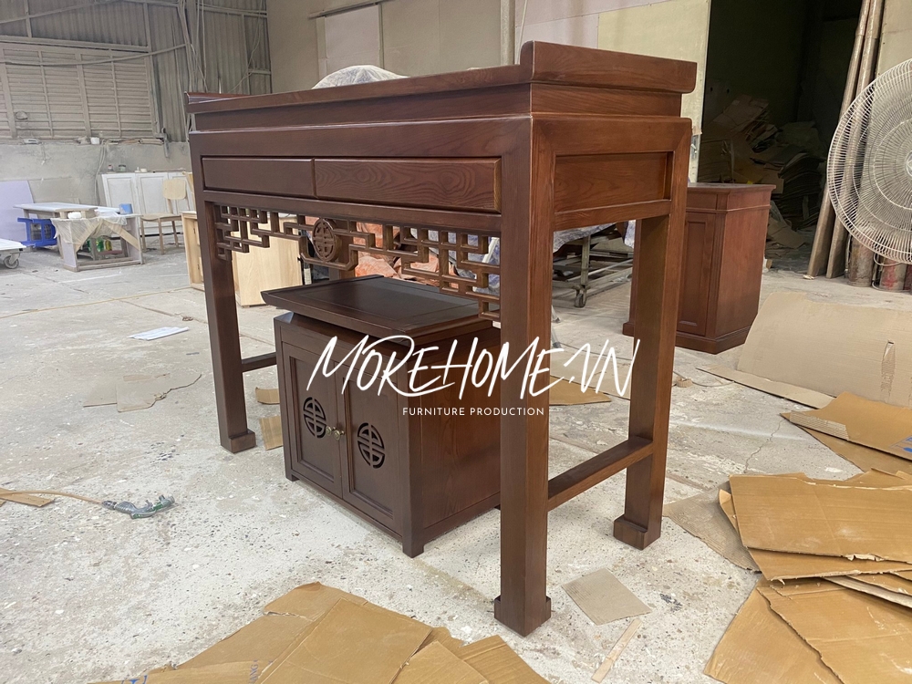 Tủ thờ được thi công phù hợp với không gian nhà, có tính năng sử dụng và độ đẹp cao.